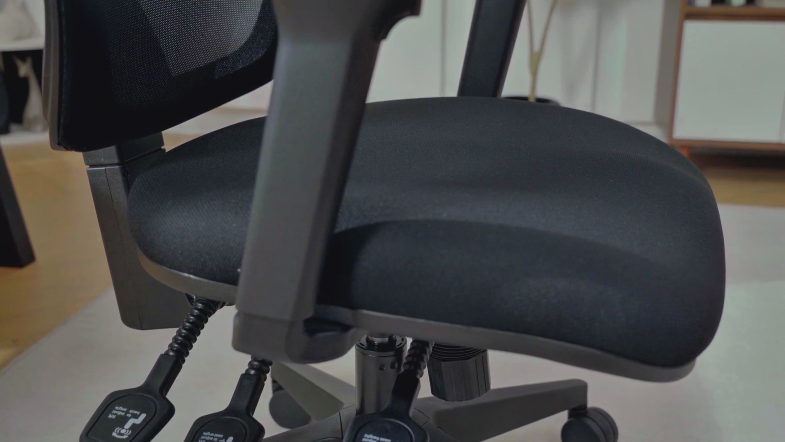 Ergonomischer Bürostuhl mit verstellbare Sitztiefe